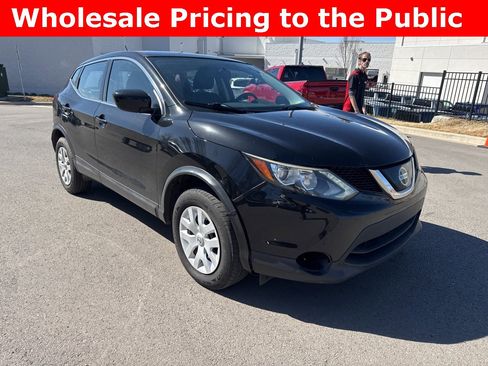 Used 2018 Nissan Rogue Sport S image 2