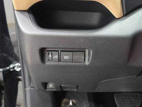 Used 2025 Toyota RAV4 LE AWD/4WD image 25