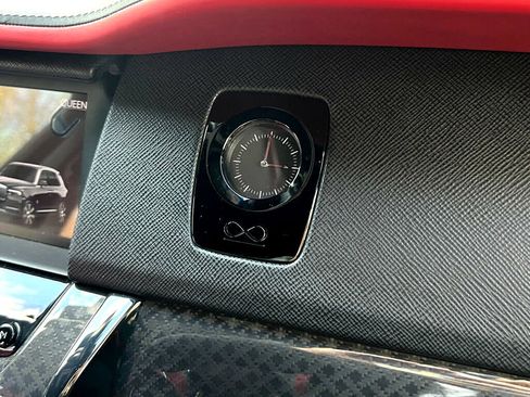 Used 2022 Rolls-Royce Cullinan Black Badge image 22