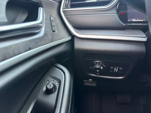 Used 2021 Jeep Grand Cherokee L Limited RWD image 11