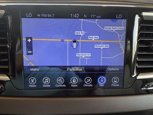 Used 2017 Chrysler Pacifica Touring-L w/ Tire & Wheel Group image 17