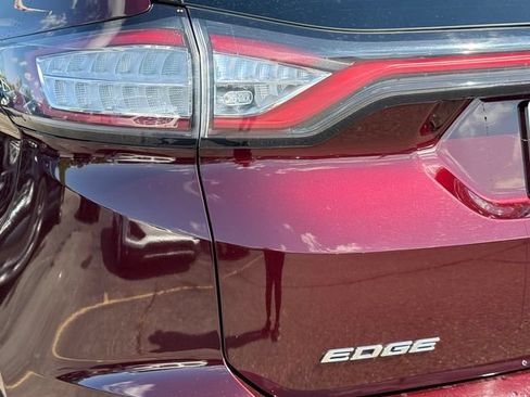 Used 2018 Ford Edge Titanium w/ Ford Safe & Smart Package AWD/4WD image 30