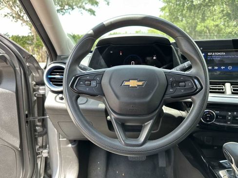 Certified 2025 Chevrolet Trax LT FWD image 20