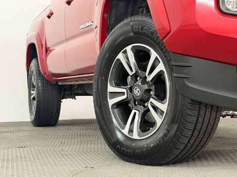 Used 2017 Toyota Tacoma TRD Sport w/ Tow Package (A/T) AWD/4WD image 19