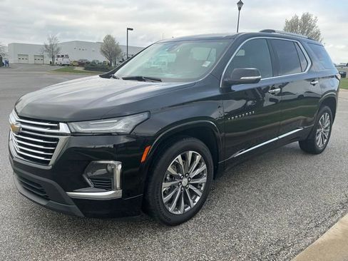 Used 2023 Chevrolet Traverse Premier AWD/4WD image 3