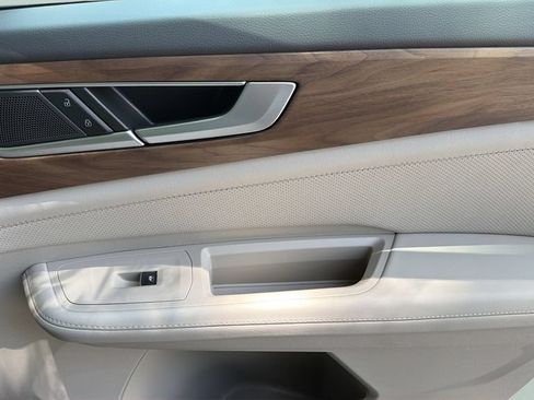 New 2026 Volkswagen Atlas SE FWD image 13