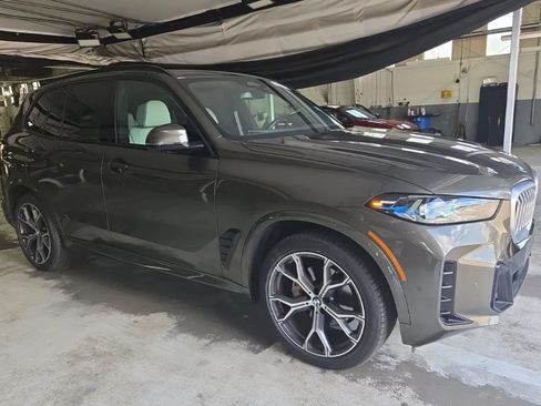 Used 2024 BMW X5 xDrive40i w/ M Sport Package AWD/4WD image 3