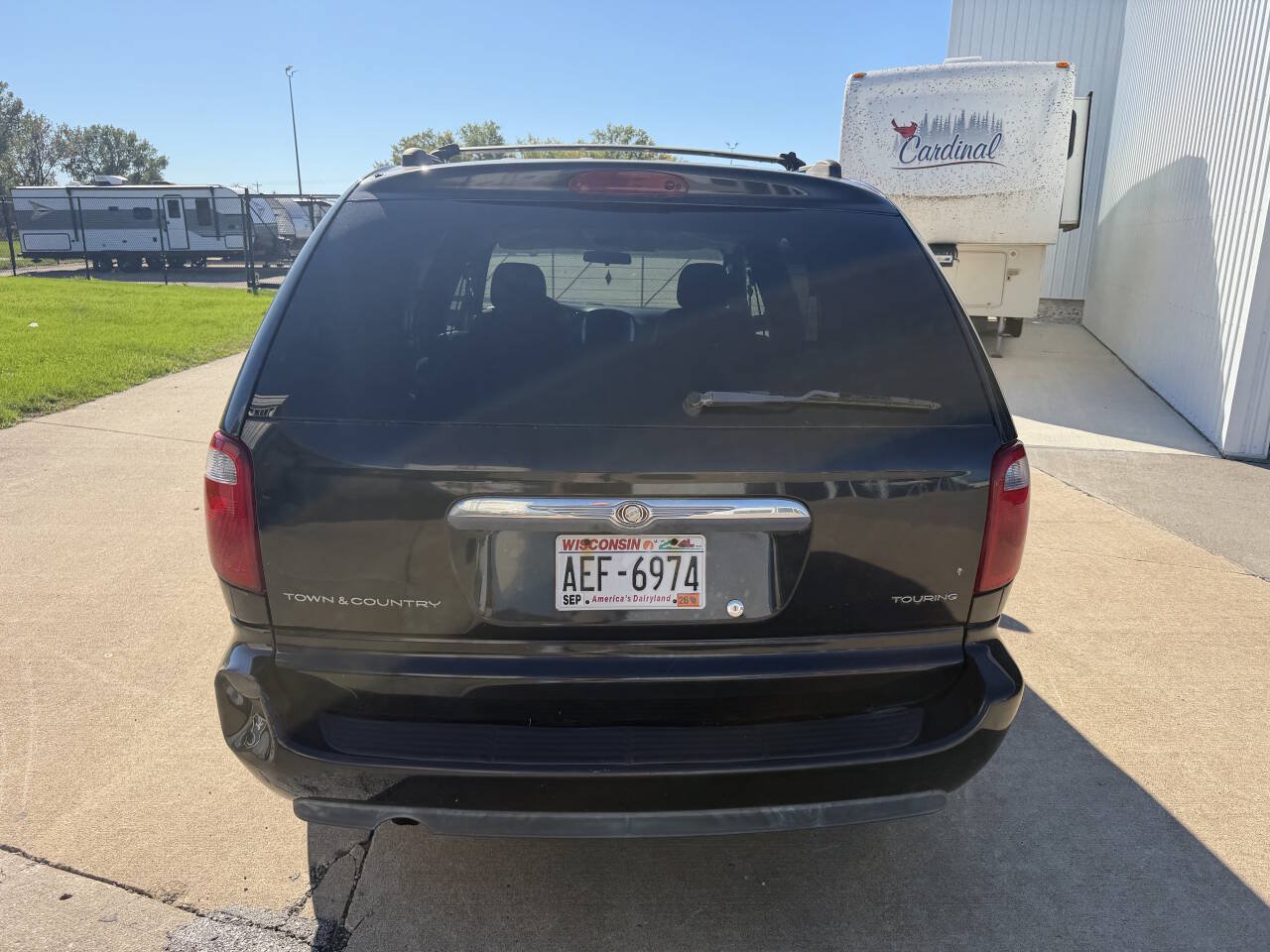 Used 2005 Chrysler Town & Country Touring FWD image 7