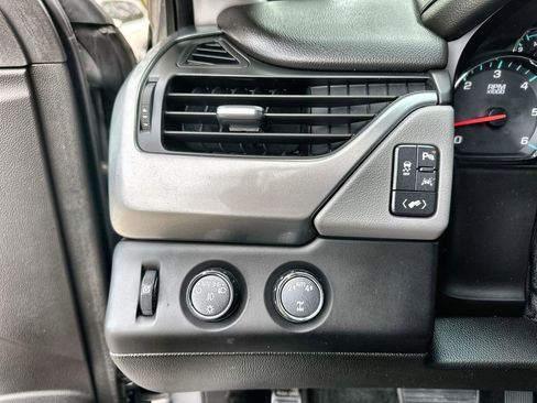 Certified 2017 Chevrolet Suburban LT image 18