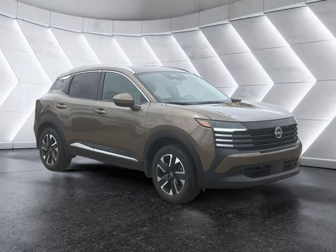 Used 2025 Nissan Kicks SV w/ SV Premium Package image 1