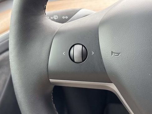 Used 2025 Tesla Model Y Long Range image 30