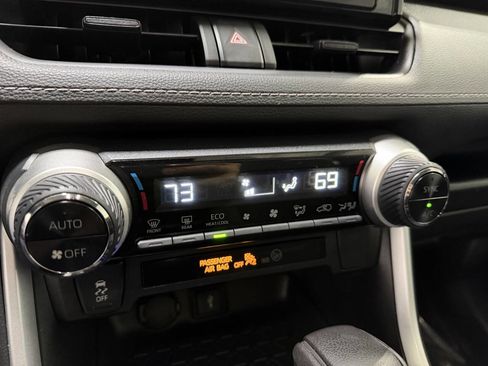 Used 2022 Toyota RAV4 LE image 12