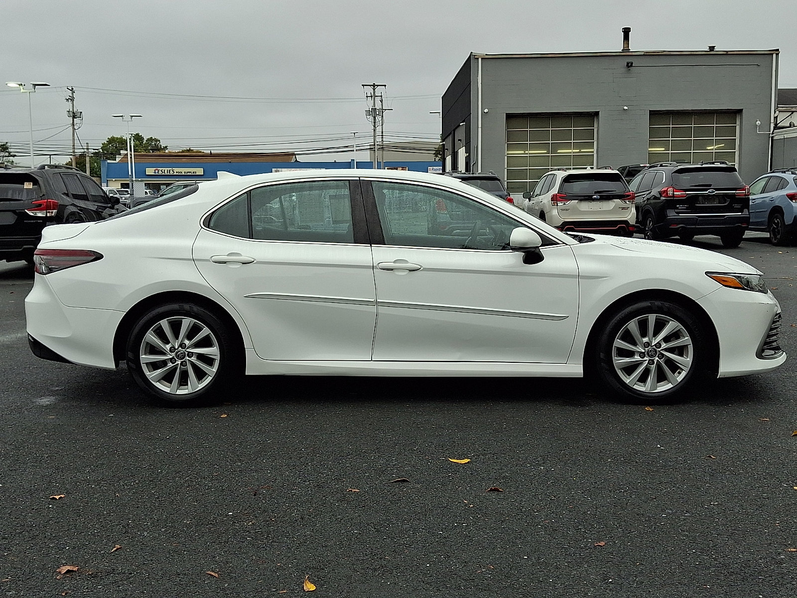 Used 2022 Toyota Camry LE FWD image 4