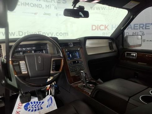 Used 2012 Lincoln Navigator 4WD image 10