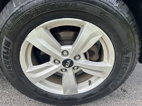 Certified 2021 Kia Sorento LX FWD image 31