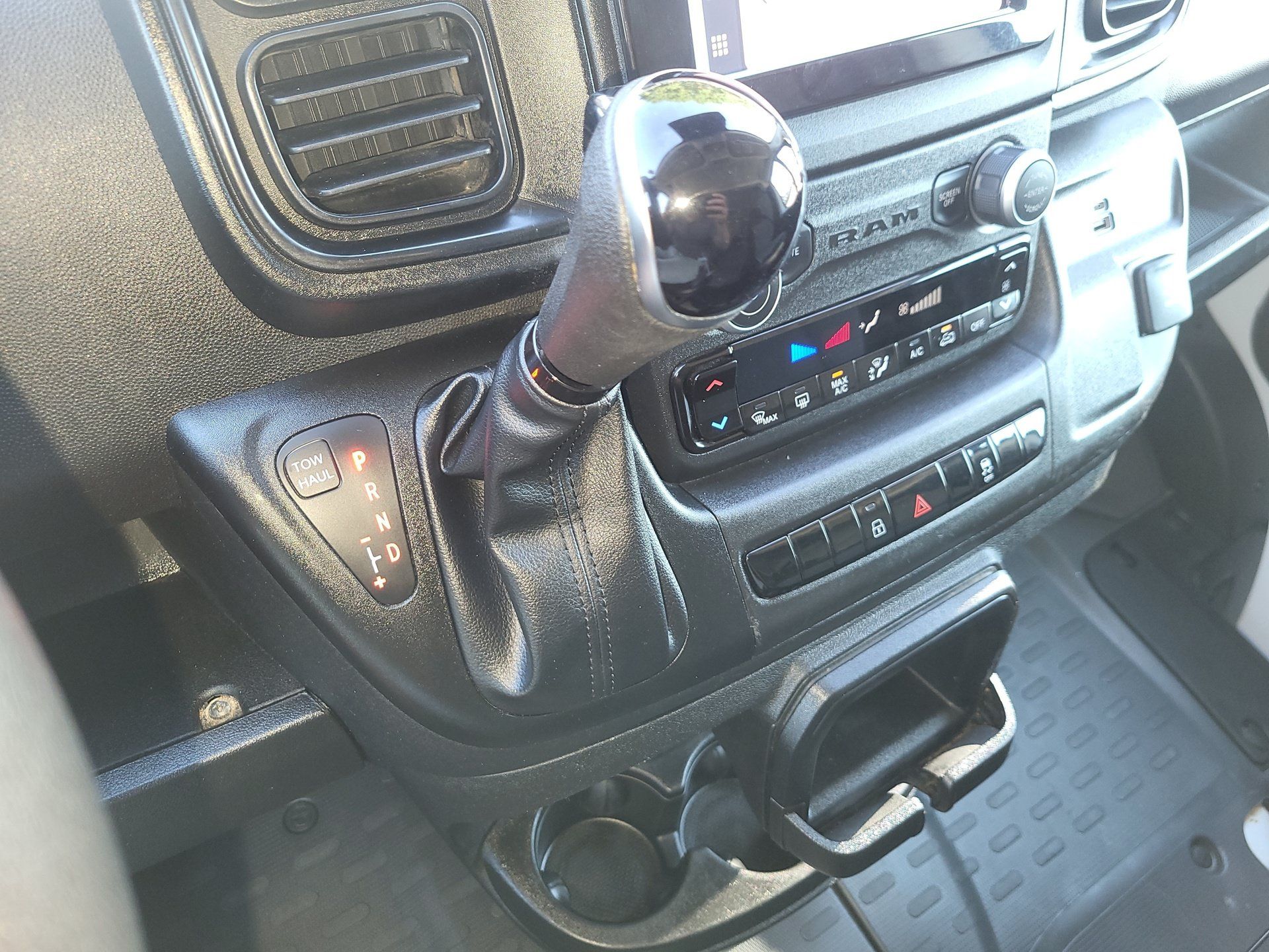 Used 2025 RAM ProMaster 2500 w/ Convenience Group FWD image 18