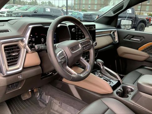 Used 2023 GMC Canyon Denali image 17