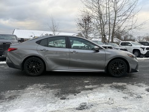 Used 2025 Toyota Camry SE image 13