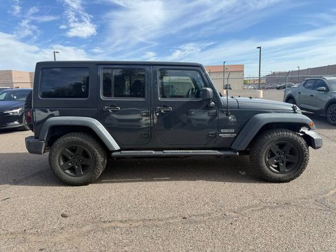 Used 2017 Jeep Wrangler Unlimited Sport w/ Quick Order Package 24S AWD/4WD image 4