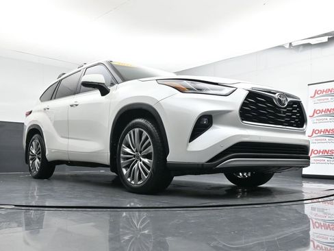 Used 2021 Toyota Highlander Platinum image 41