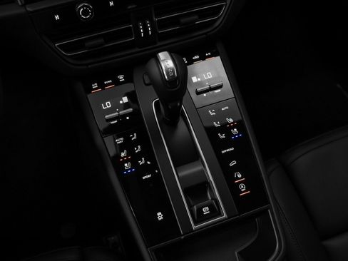 Certified 2025 Porsche Macan image 32