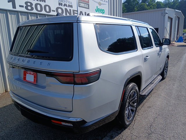 Used 2024 Jeep Wagoneer L Series II AWD/4WD image 3