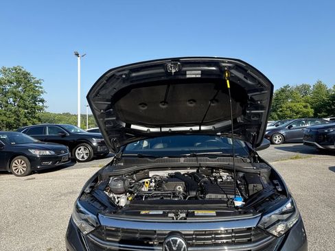 Used 2024 Volkswagen Jetta SE FWD image 17