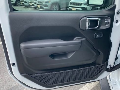 New 2025 Jeep Wrangler Unlimited Rubicon w/ Steel Bumper Group image 12