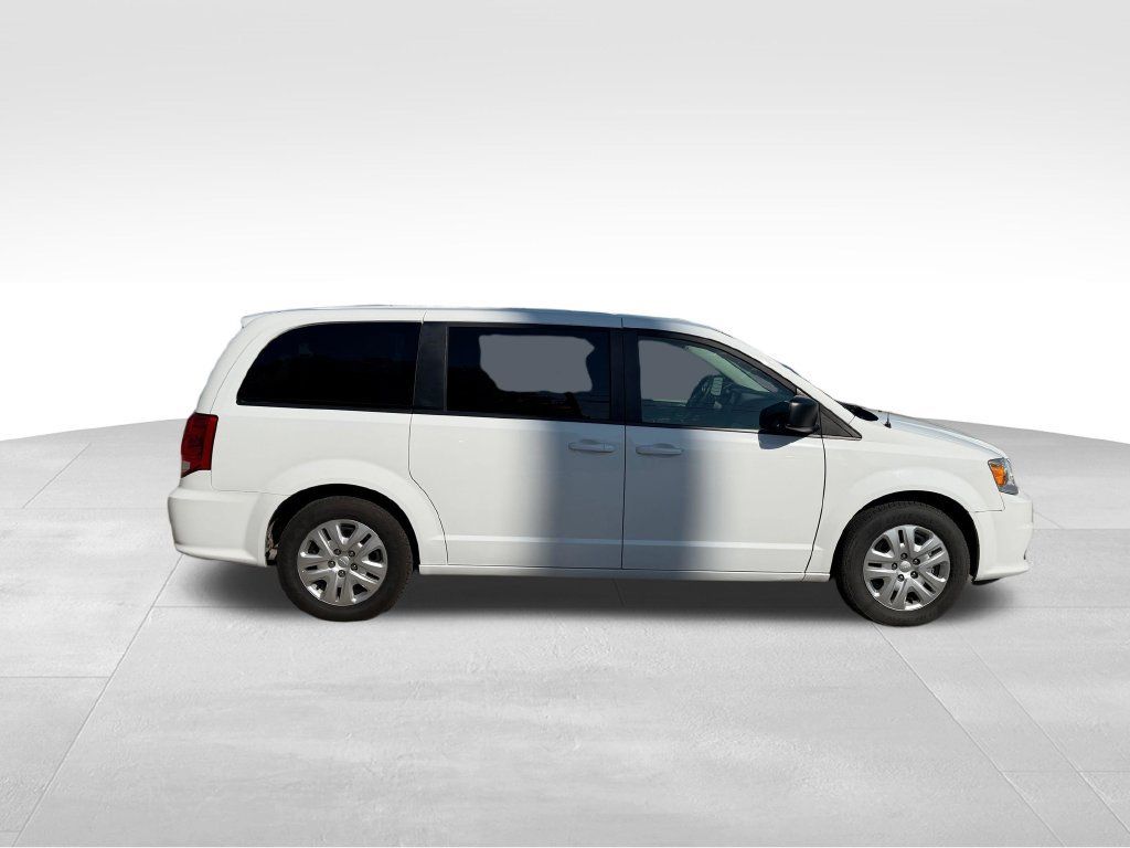 Used 2018 Dodge Grand Caravan SE FWD image 4