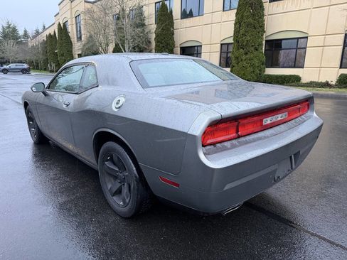 Used 2012 Dodge Challenger SXT image 7