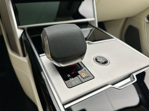 Used 2025 Land Rover Range Rover Autobiography AWD/4WD image 24