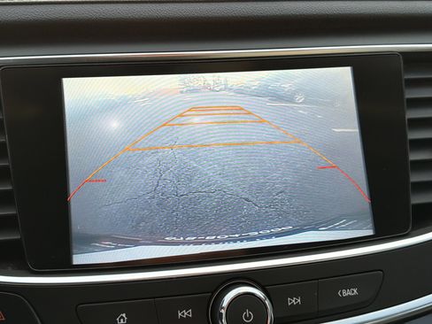 Used 2017 Buick LaCrosse Essence image 29