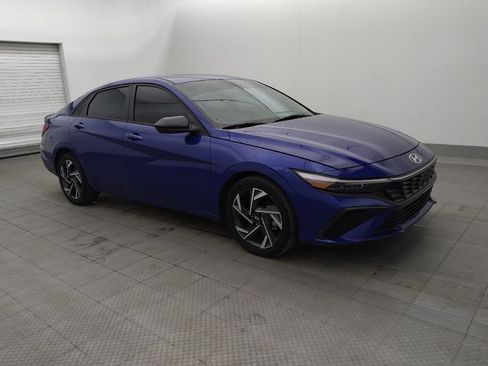 Used 2025 Hyundai Elantra Sport FWD image 11