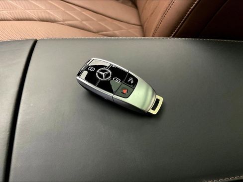 Used 2019 Mercedes-Benz S 560 4MATIC Sedan image 35