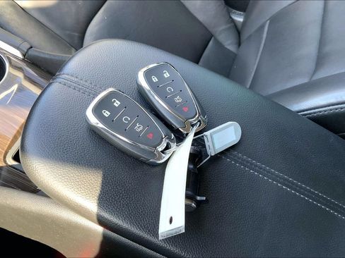 Used 2023 Chevrolet Malibu LT FWD image 11