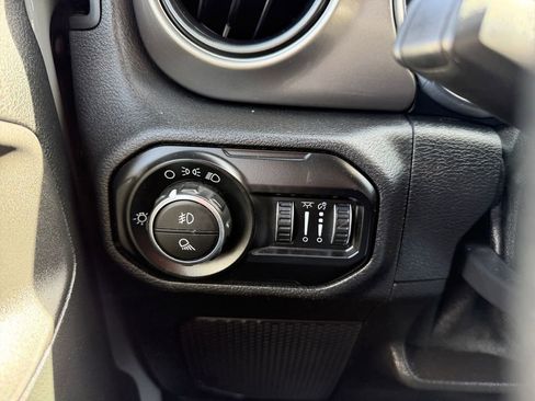 Used 2021 Jeep Gladiator Sport image 18