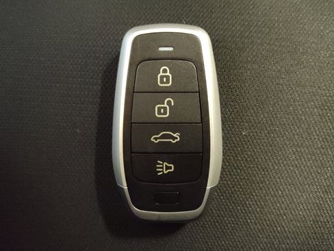 Used 2023 Nissan Sentra SV FWD image 32