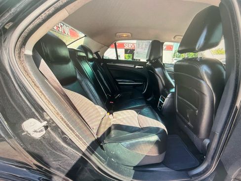 Used 2019 Chrysler 300 Limited RWD image 12
