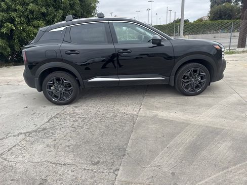 Used 2026 Nissan Kicks SR FWD image 8