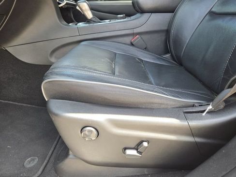 Used 2019 Jeep Grand Cherokee Overland AWD/4WD image 25