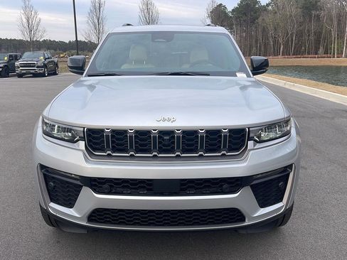 New 2026 Jeep Grand Cherokee Limited RWD image 2