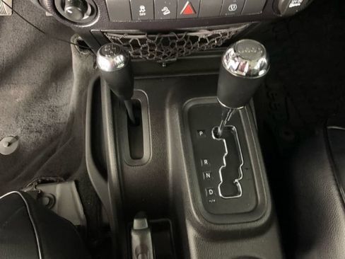 Used 2016 Jeep Wrangler Unlimited Sahara w/ Connectivity Group AWD/4WD image 25