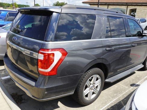 Used 2019 Ford Expedition XLT w/ Equipment Group 202A RWD image 4