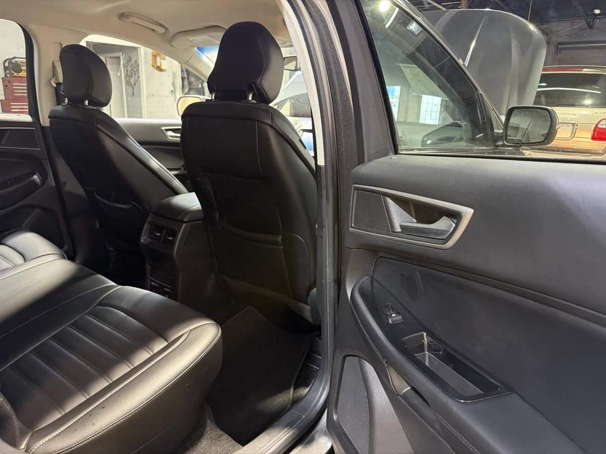 Used 2017 Ford Edge SEL w/ Equipment Group 201A FWD image 24