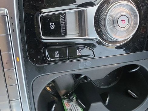 Used 2025 Kia Carnival EX FWD image 15