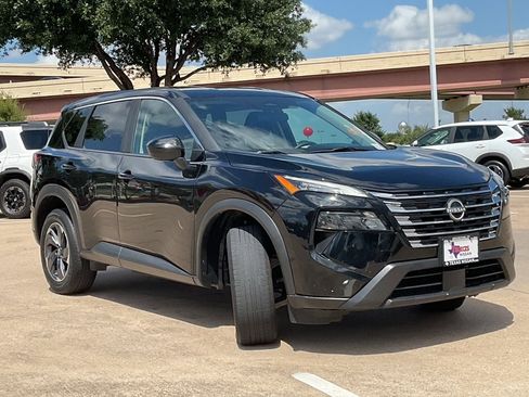 Used 2025 Nissan Rogue SV FWD image 3