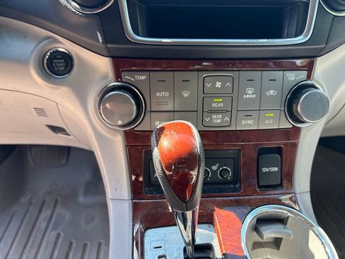 Used 2013 Toyota Highlander Limited AWD/4WD image 15