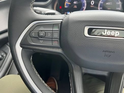Used 2023 Jeep Grand Cherokee Altitude AWD/4WD image 18