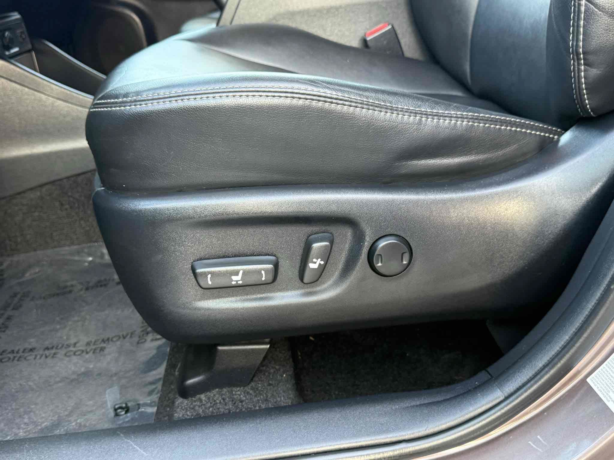 Used 2017 Toyota Prius V Four FWD image 20