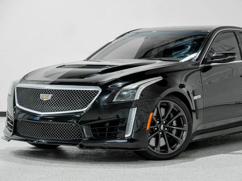 Used 2018 Cadillac CTS V w/ Luxury Package image 10